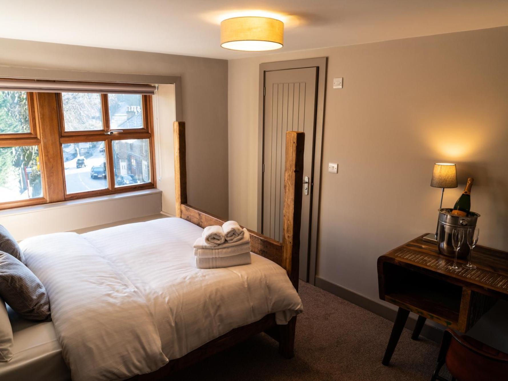 Hotel The Milestone Sowerby Bridge Habitación foto